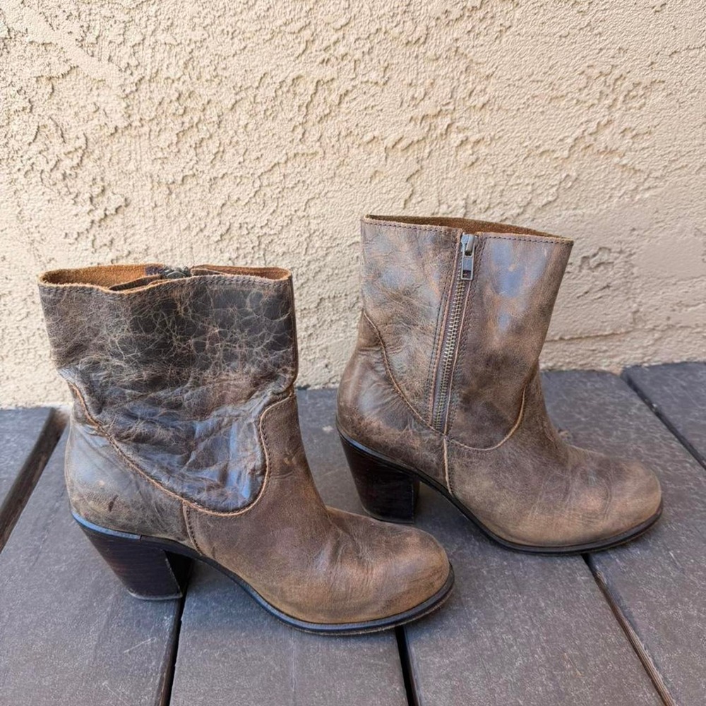 Brown leather Corral cowboy boots. - Picture 2 of 8